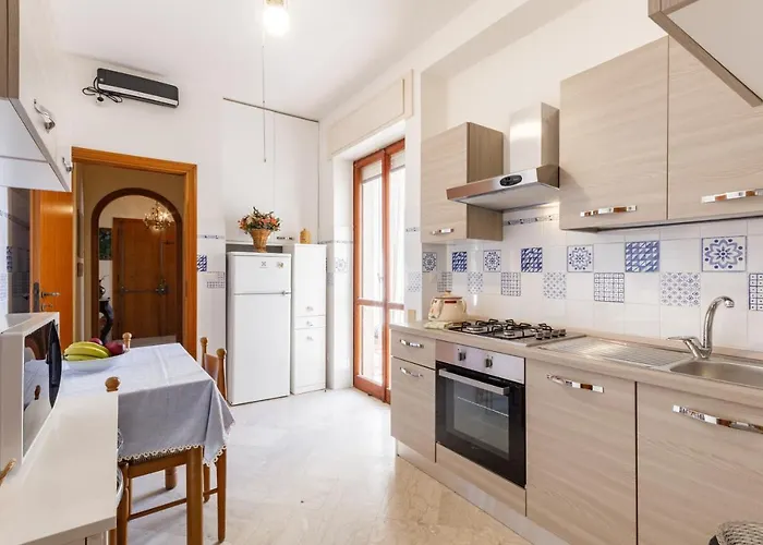 Guesthost - Bella Vista With Seaview Balcony شقة *