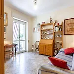 Guesthost - Bella Vista With Seaview Balcony Apartment *