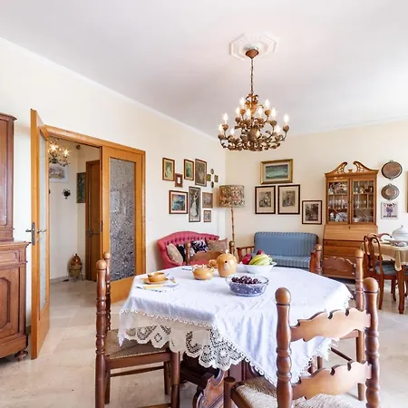 Guesthost - Bella Vista With Seaview Balcony