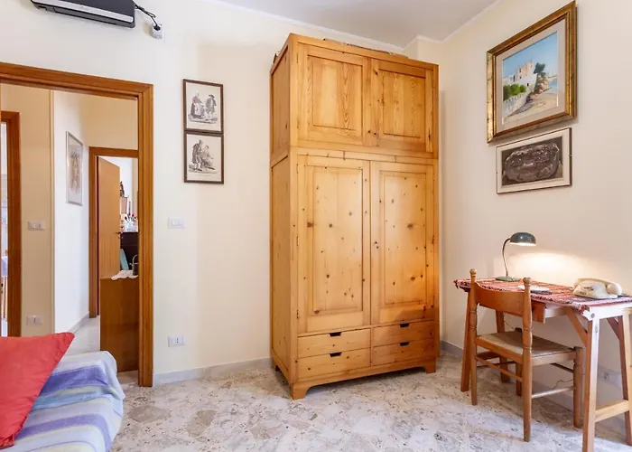 Guesthost - Bella Vista With Seaview Balcony Apartment