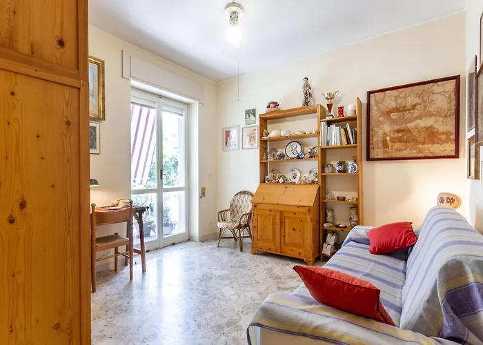 Guesthost - Bella Vista With Seaview Balcony Apartment *